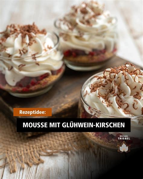 Zutaten für Schokoladenmousse: Schokolade, Eier, Sahne, Zucker