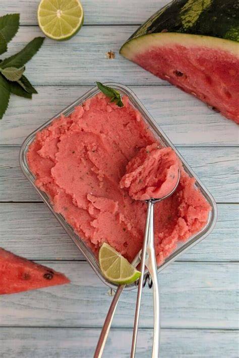 Zutaten für Wassermelonen-Sorbet: Melone, Limette, Minze