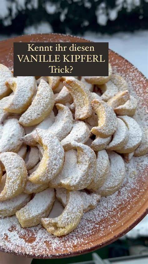 Zutaten für Wiener Kipferl: Mehl, Milch, Butter, Zucker, Vanille, Sauertag