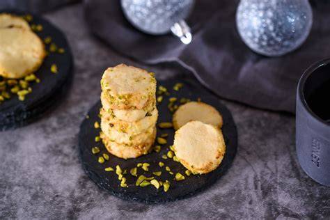 Zutaten für das Heidesand Rezept - Butter, Marzipan, Pistazien, Mehl, Zucker