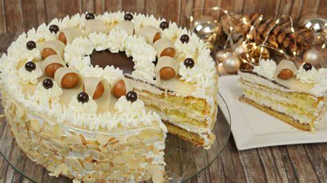 Zutaten für die Nougat-Marzipan-Torte, ausgebreitet auf einer Holzfläche