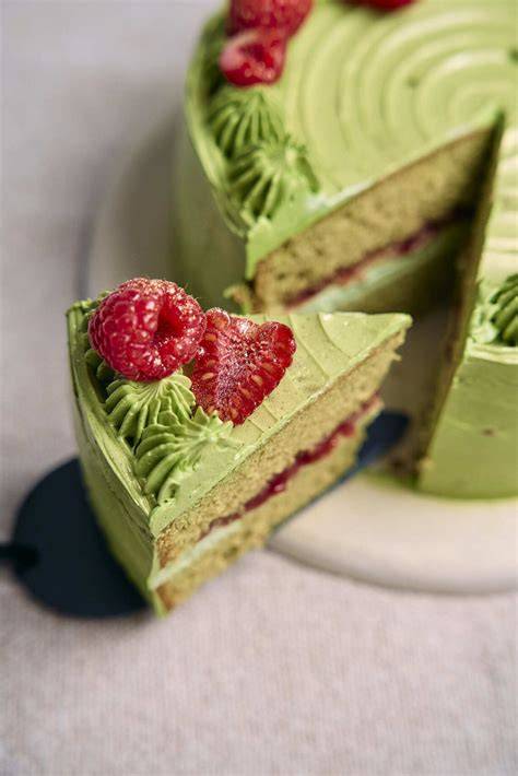 Zutaten für eine Schoko Matcha Torte in einer Übersicht