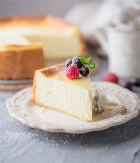 Zutaten für einen klassischen Käsekuchen und kreative Variationen