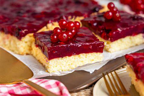 Zutaten für einen klassischen Rote Grütze Kuchen