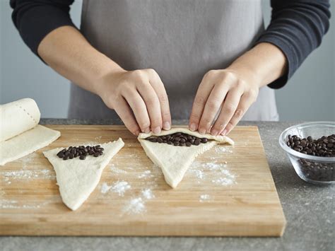 Zutaten französischer und veganer Croissantteig auf einem Tisch
