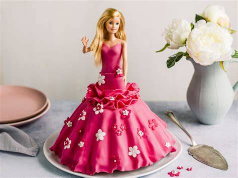 Zutaten und Backutensilien für Barbie Torte, Fondant, Buttercreme, Gugelhupfform