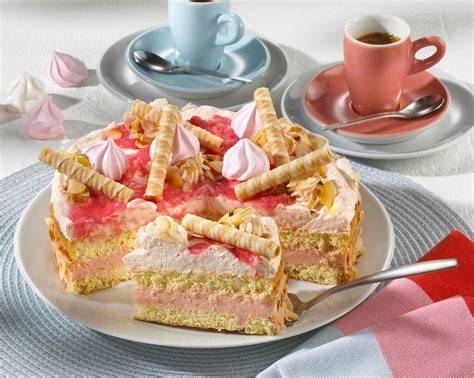 Zutaten und Schritte der Rhabarber Sahne Torte als Infografik