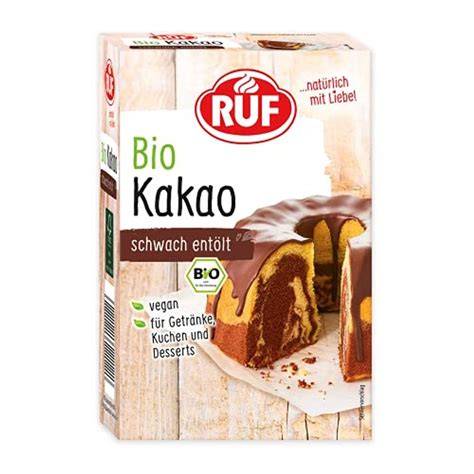 Zutaten von Kakaopulver mit Zucker im Vergleich zu purem Kakao