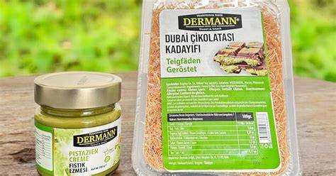 Zutaten-Infografik: Dubai Schokolade (Teigfäden, Pistaziencreme, Schokolade, Tahin)