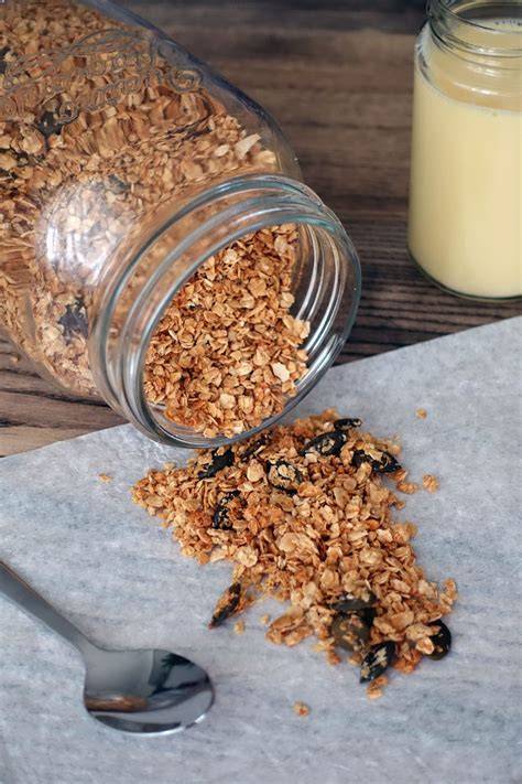 Zutaten-Infografik: Granola Komponenten und vielfältige Variationsmöglichkeiten