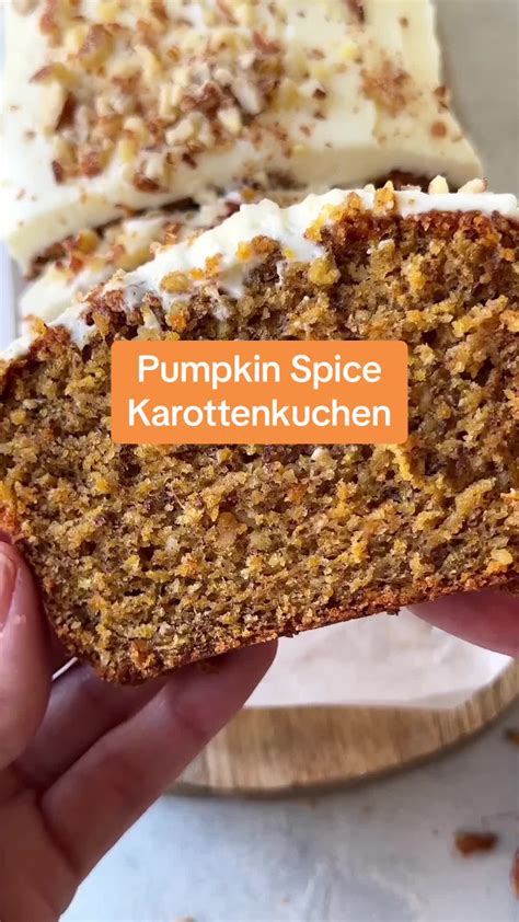 Zutaten-Infografik: Kürbis, Eier, Zucker, Mehl, Pumpkin Spice, Frischkäse, Butter