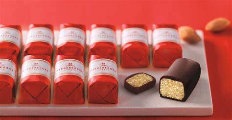 Zutatenliste auf der Verpackung einer Niederegger Marzipan Tafel