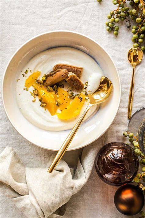 Zutatenstillleben: Ricotta, Nussnougatcreme, Orangen, Vanille, Haselnüsse