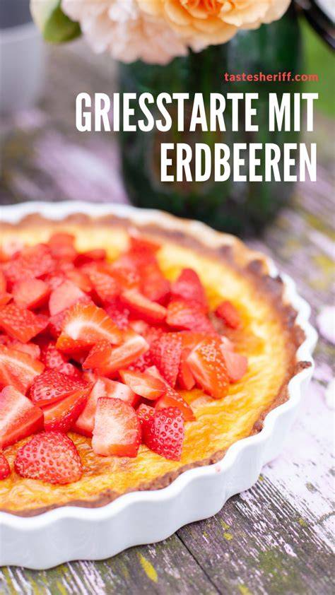 Zutatenvorrat für eine Grießtorte mit frischen Erdbeeren und Grieß