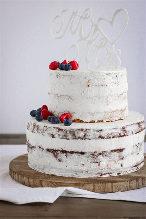 Zweistöckige Torte mit Naked Cake Optik für verschiedene Events