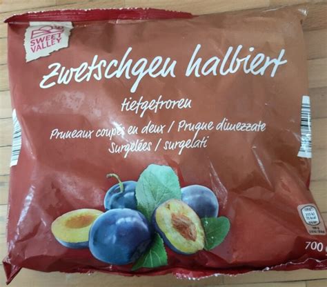 Zwetschgen halbiert und vorbereitet