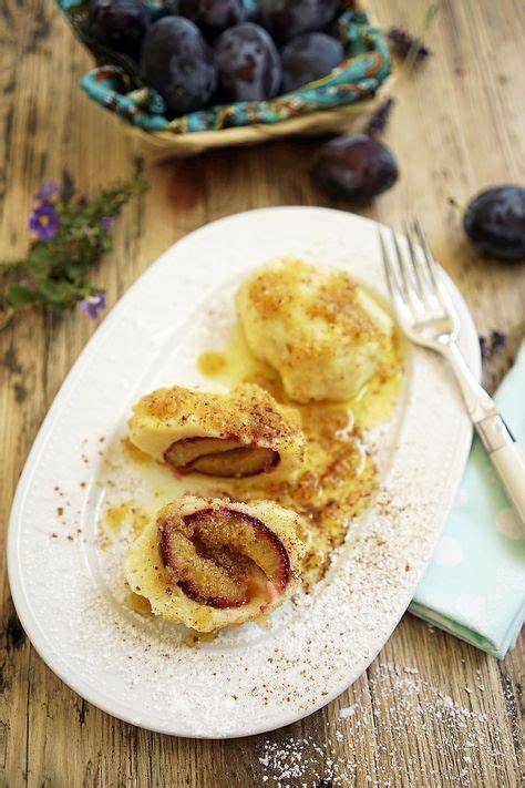 Zwetschgen in Butter und Zucker karamellisieren