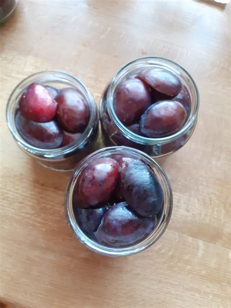 Zwetschgen in Einmachgläsern als Kuchenbelag