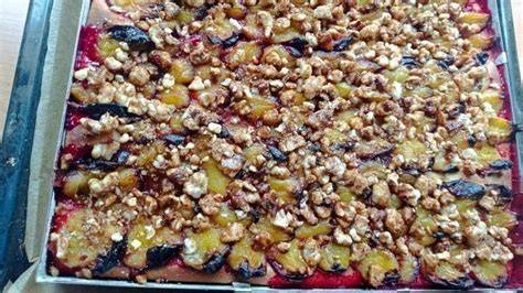 Zwetschgen-Blechkuchen mit Mandelstreuseln