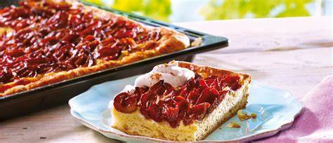 Zwetschgen-Marzipan-Kuchen aufgeschnitten