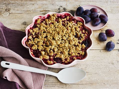 Zwetschgenkuchen, Crumble und herzhafte Gerichte mit eingemachten Zwetschgen