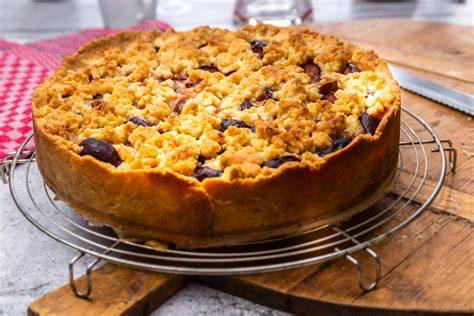 Zwetschgenkuchen mit Streusel in Springform