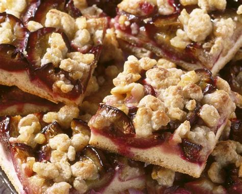 Zwetschgenkuchen vom Blech mit Streuseln