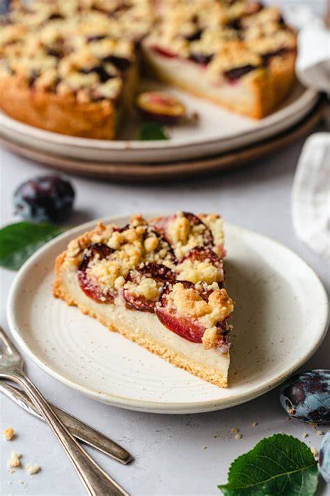 Zwetschgenkuchen-Variante: Mit Vanillepudding, Streusel und frischer Schlagsahne