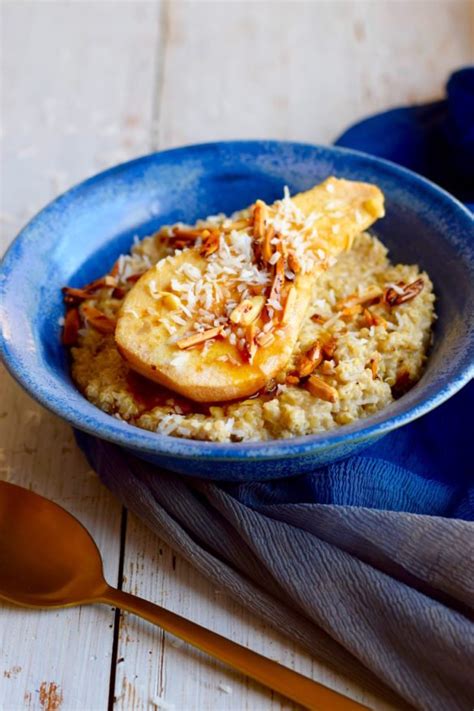 Zwieback-Ekmek mit Pudding und gerösteten Mandeln