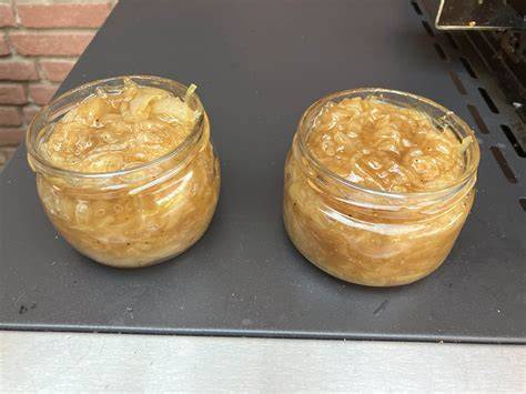Zwiebelmarmelade im Einmachglas