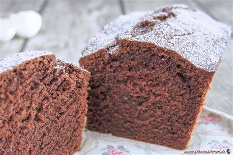 anschnitt fluffiger weißer schokoladenkuchen mit mandeln