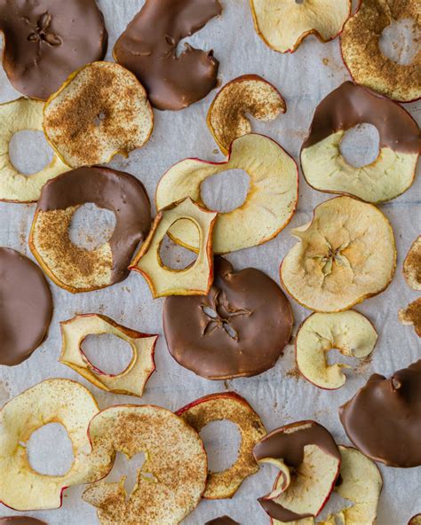 apfelchips mit schokolade - leckerer hausgemachter Snack