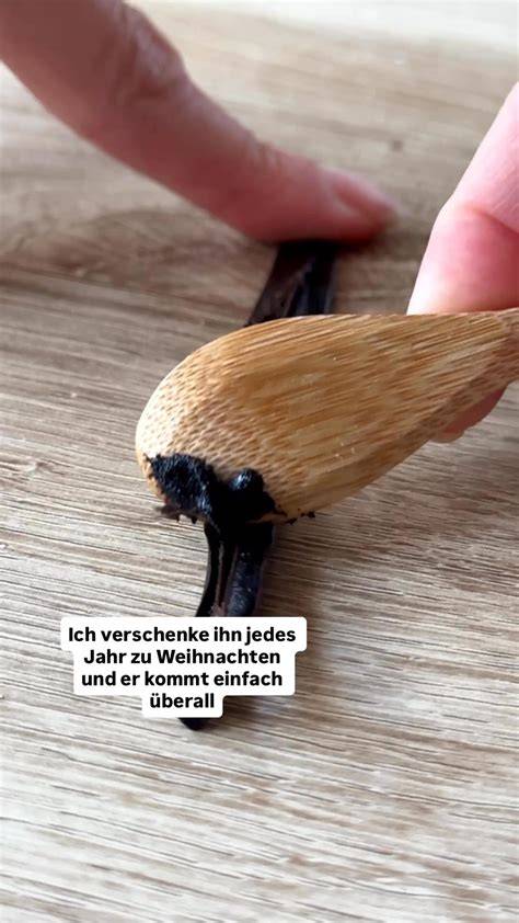aufgeschlitzte Vanilleschote mit Mark