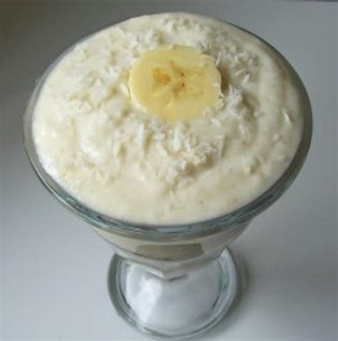bananen-mit-joghurt-und-kokosraspeln