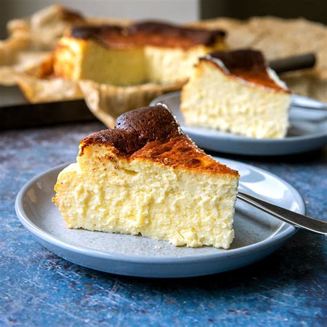 baskischer käsekuchen angeschnitten cremiges innen