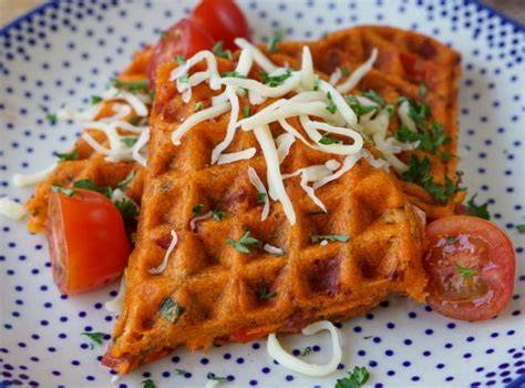 belegte Pizzawaffeln auf Kinderplatte