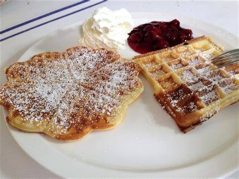 belgische und bergische waffelvarianten als collage