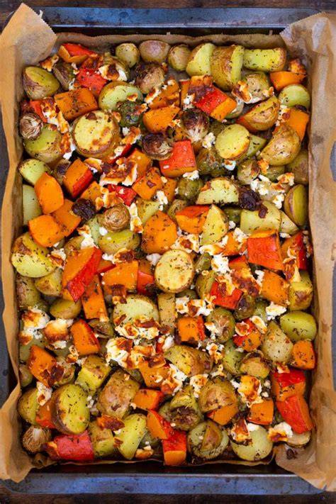 blech mit Ofenkartoffeln und Honig-Karotten im Ofen