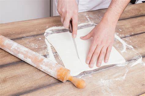 blechkuchen schneiden mit scharfem messer
