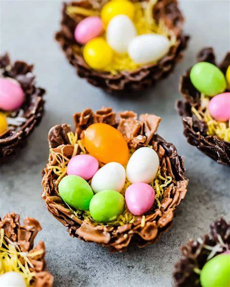 bunte Osternester mit gesunden Snacks