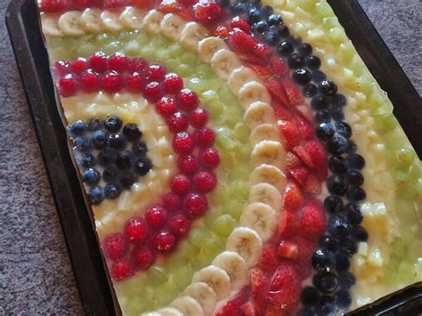 bunter Biskuit-Obstkuchen vom Blech