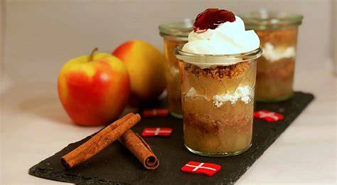 dänisches Apfelschichtdessert Æblekage