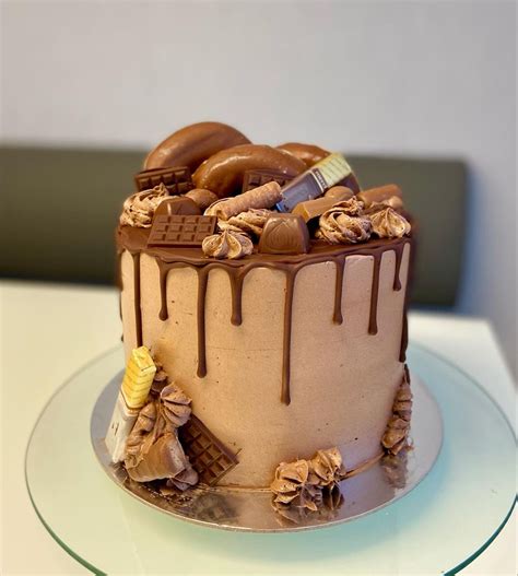 drip chocolate über torte