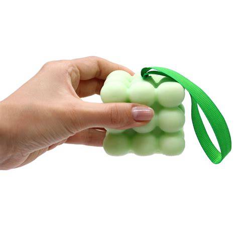 einzeln verpackte Mini-Lebkuchen auf Weihnachtsplatte