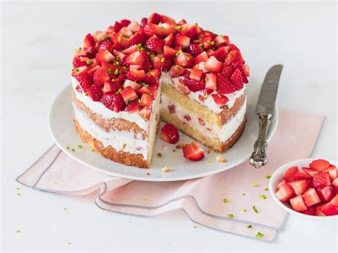 erdbeer-sahne-torte-deko