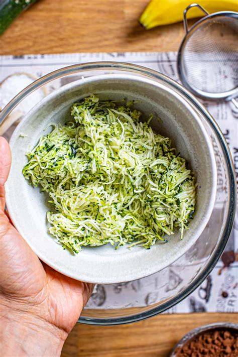 feine geraspelte Zucchini und Schokolade