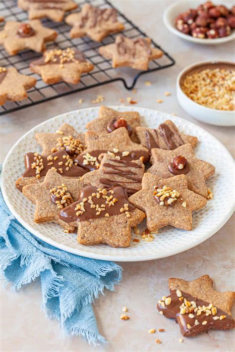 fertige Schoko-Nougat-Schnitten mit Haselnüssen