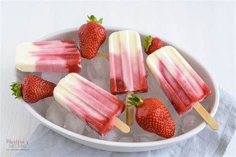 fertiges erdbeer-joghurt-eis am stiel