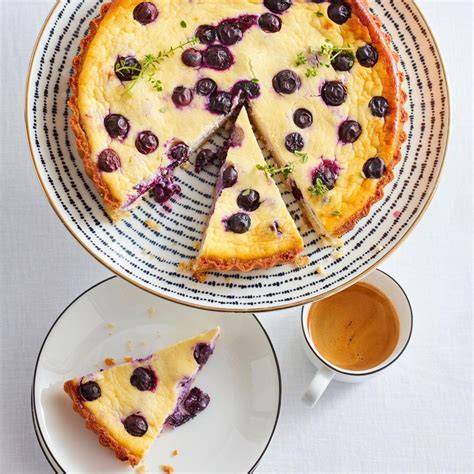 finnischer lakritzkuchen mit lakritzdekoration