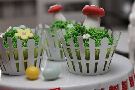 fondant fliegenpilze und blumen deko